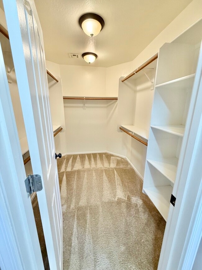 Building Photo - Fabulous 3-Bedroom, 2.5 Bathroom home!!