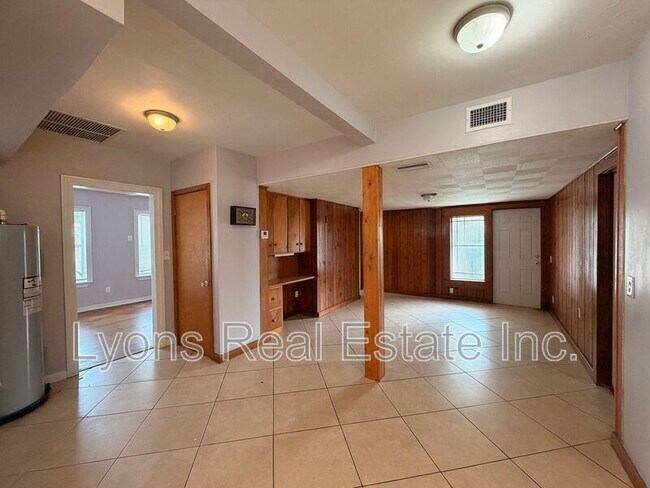 Building Photo - 2114 Dora St