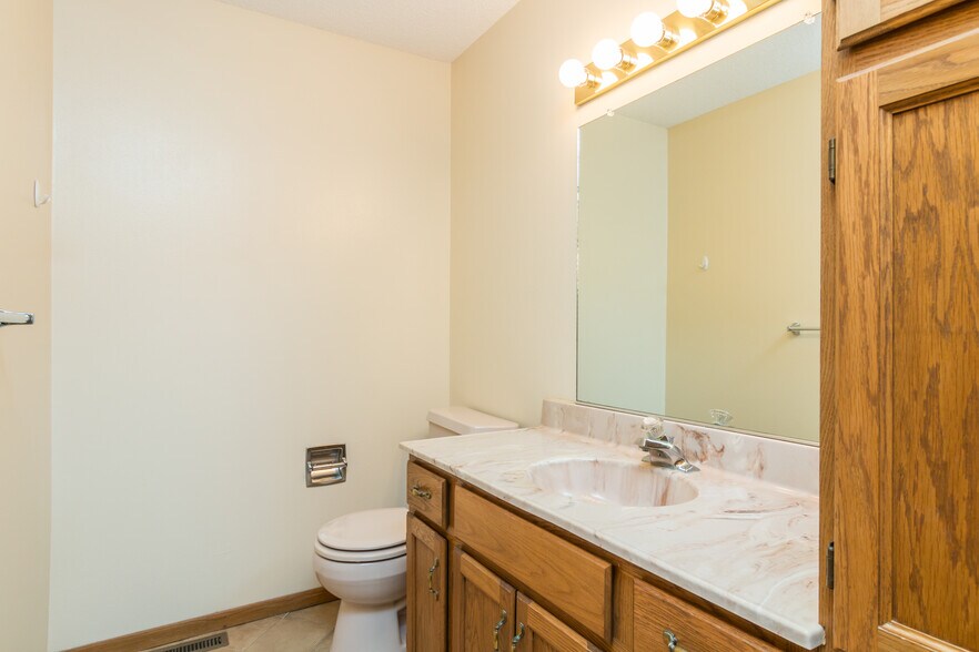 Building Photo - 2021 N Kimball St