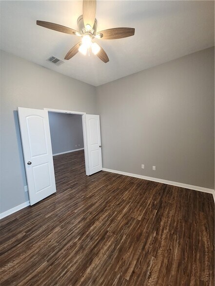 Building Photo - 4015 Dunlap Loop