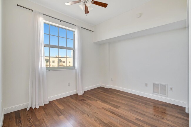 Building Photo - 610 Clematis St