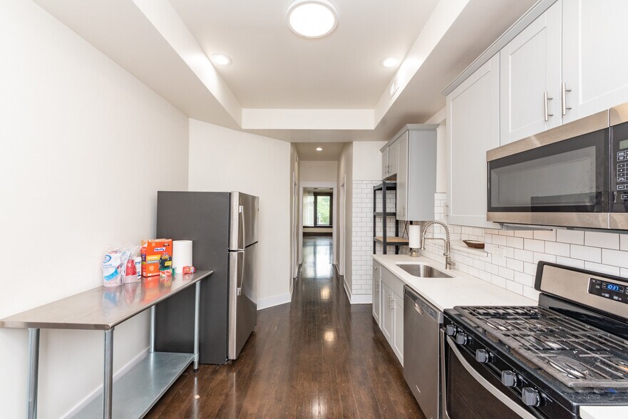 Building Photo - 333 W Hubbard St