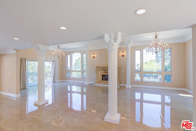 Building Photo - 4041 Alonzo Ave