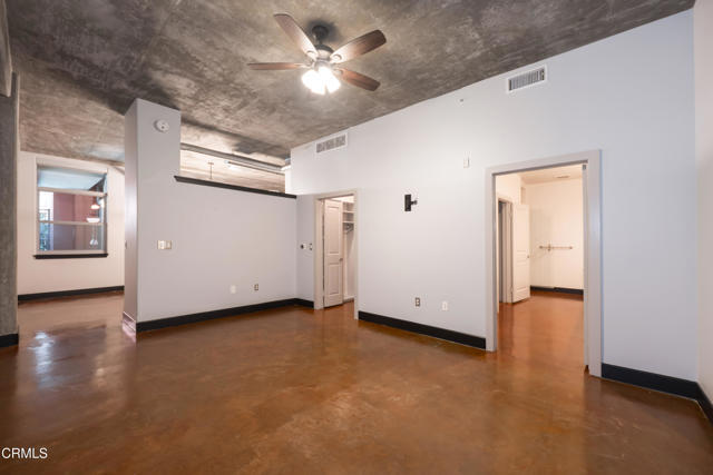 Building Photo - 840 E Green St