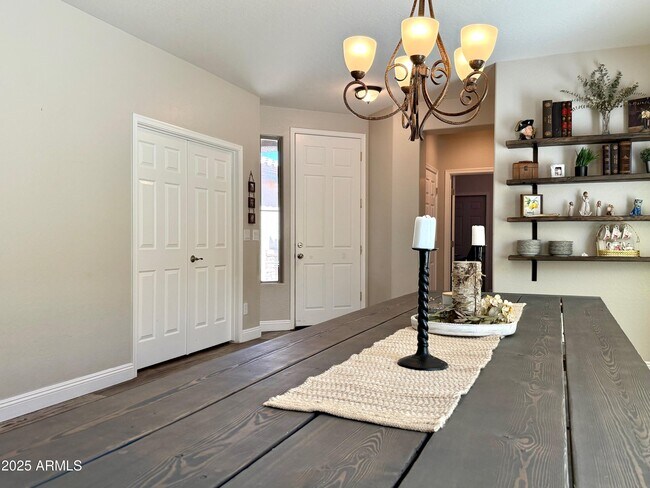 Building Photo - 2541 W Shackleton Dr
