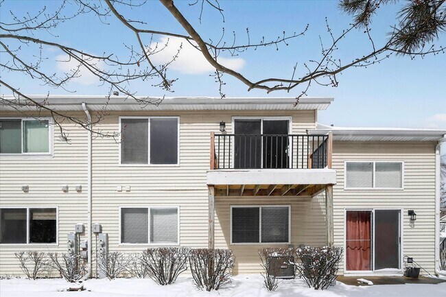 Building Photo - 1161 Hawthorne Ln