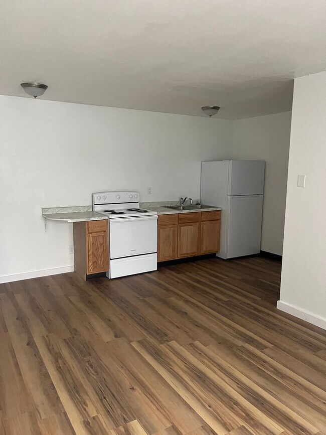 Building Photo - 1220 Sanpat Ln