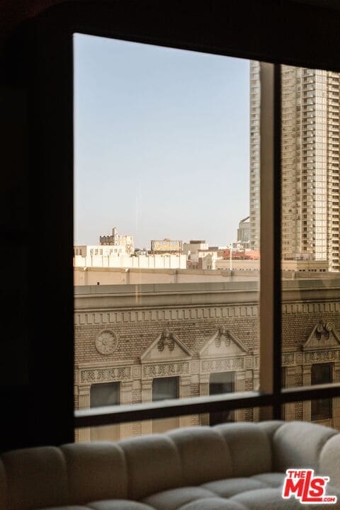 Building Photo - 655 S Hope St