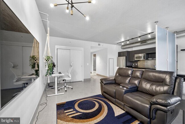 Building Photo - 1133 14th St NW