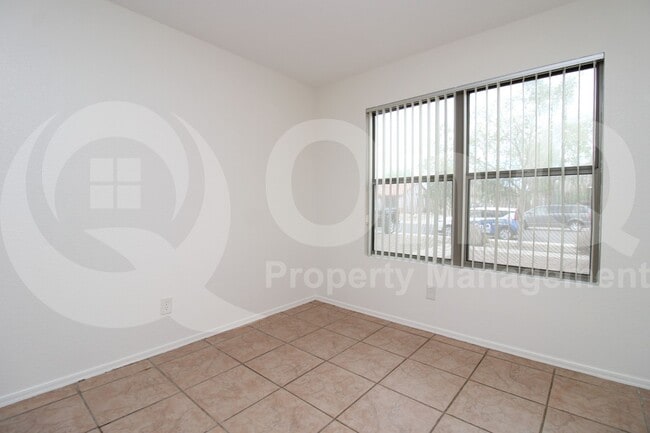 Building Photo - 667 W Jardin Dr