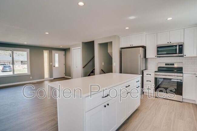 Building Photo - 3703 E Pine Hill Dr