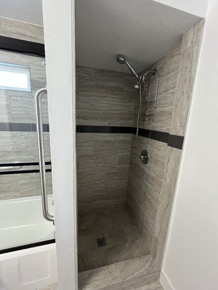 Building Photo - 3760 Cll San Antonio