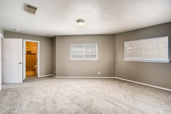 Building Photo - 4BR/2.5 Bath near the San Antonio Medical Center!!!