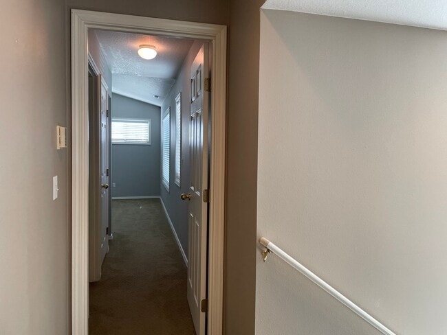 Building Photo - Beautiful and Well Maintained 2 Bed and 2....