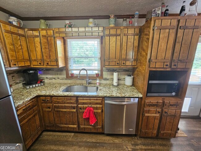 Building Photo - 6090 Strickland Town Rd