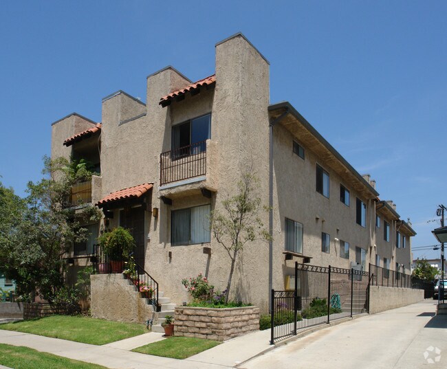 Primary Photo - 3826 College Ave