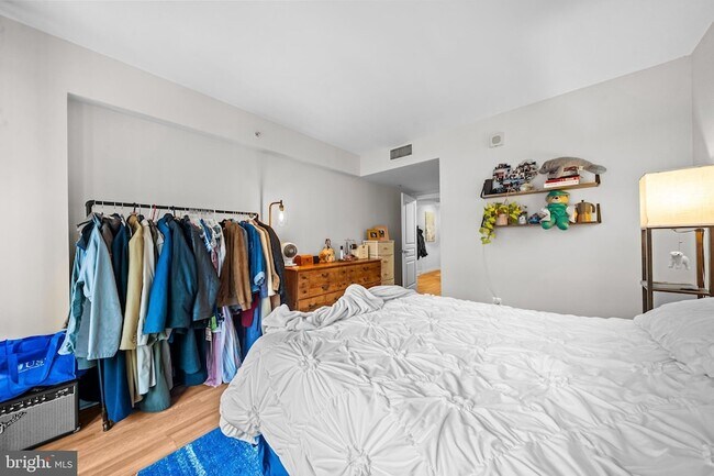 Building Photo - 631 D St NW