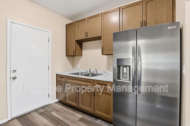 Building Photo - 925 E Garfield St