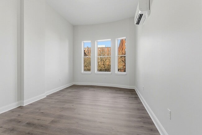 Building Photo - 19-25 Essex St