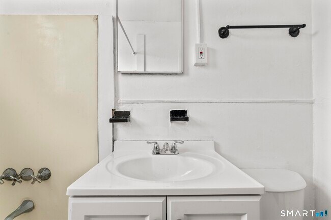 Building Photo - 313 High St