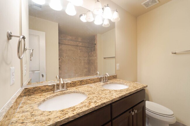 Building Photo - Stunning Centreville Townhome With Excellent Commuter Access