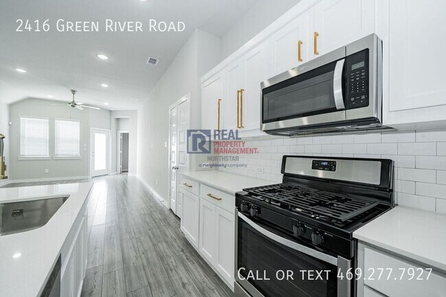 Building Photo - 2416 Green River Rd