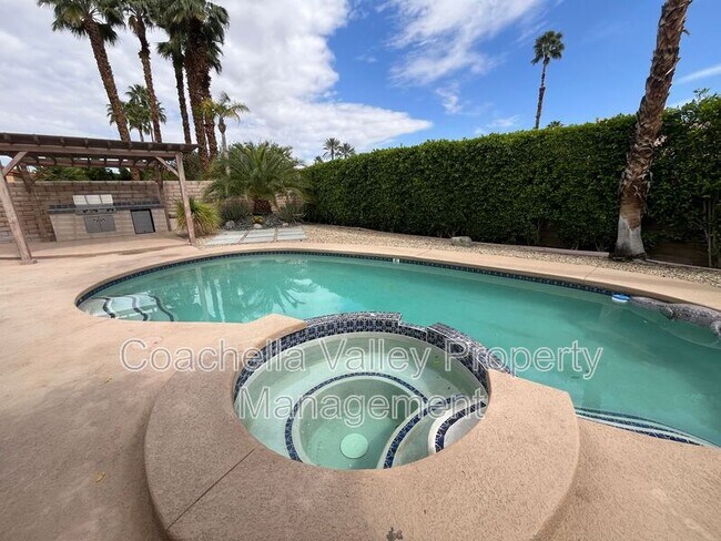 Building Photo - 40588 Clover Ln