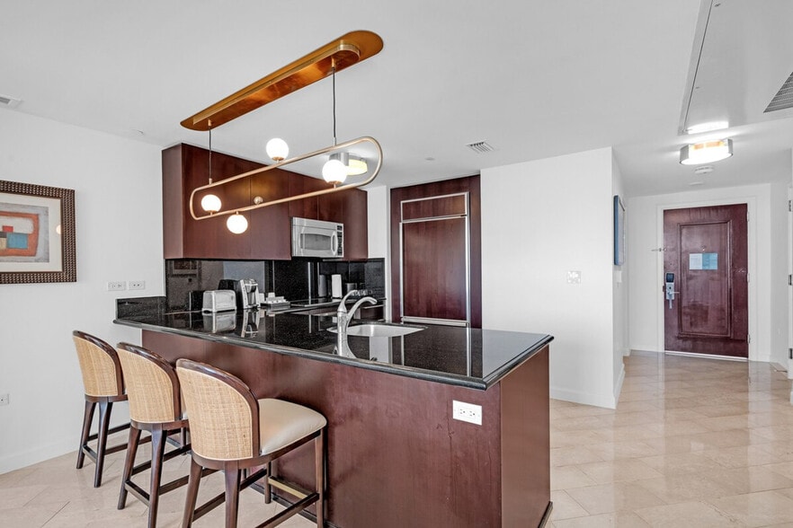Building Photo - 4391 Collins Ave