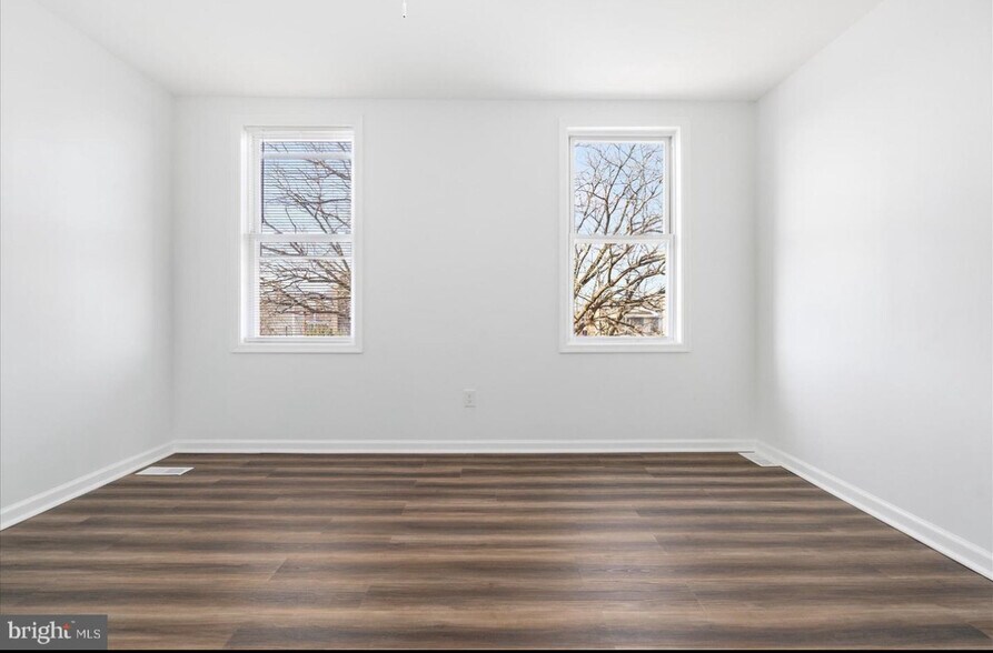 Building Photo - 905 N Linwood Ave