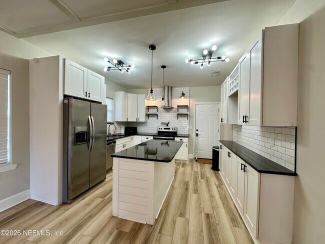 Building Photo - 4635 Attleboro St