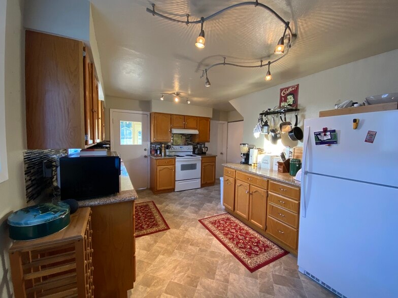 Building Photo - 319 E Baldwin Ave