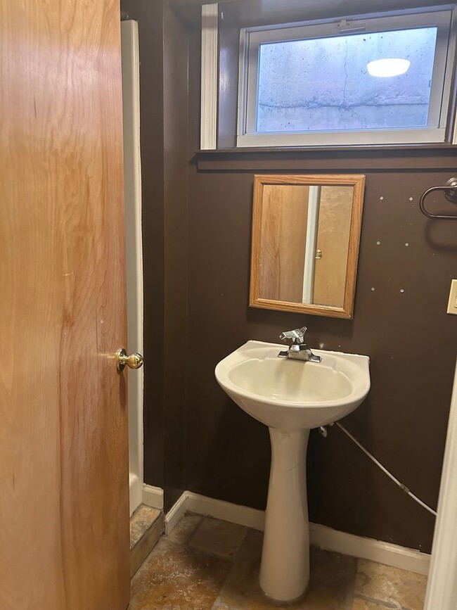 Building Photo - Solid Brick Rancher in Greencastle