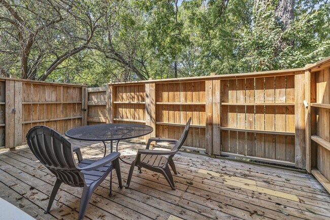 Building Photo - Amazing 2BE/2.5BA duplex in the heart of Belmont & Hillsboro Village!