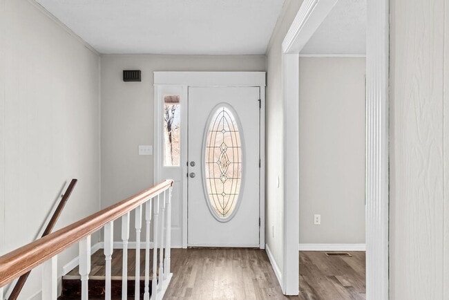 Building Photo - Newly Updated 4bd/3bth in Seymour!