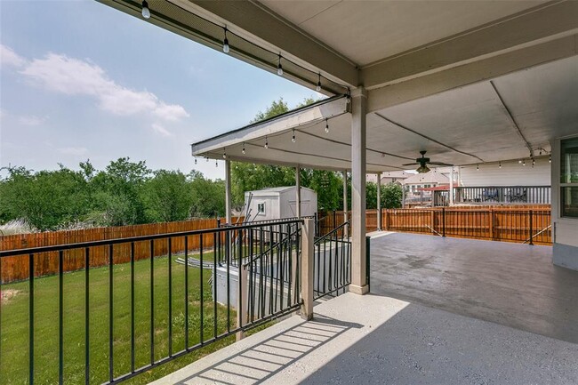 Building Photo - 617 Saddle Forest