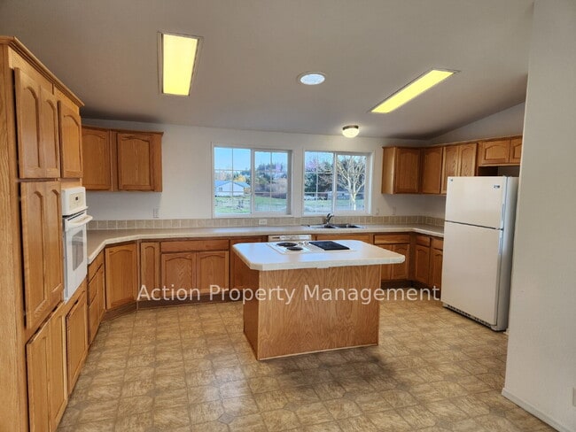 Building Photo - 3 bed 2 bath 2 car garage w/ great views in Sequim