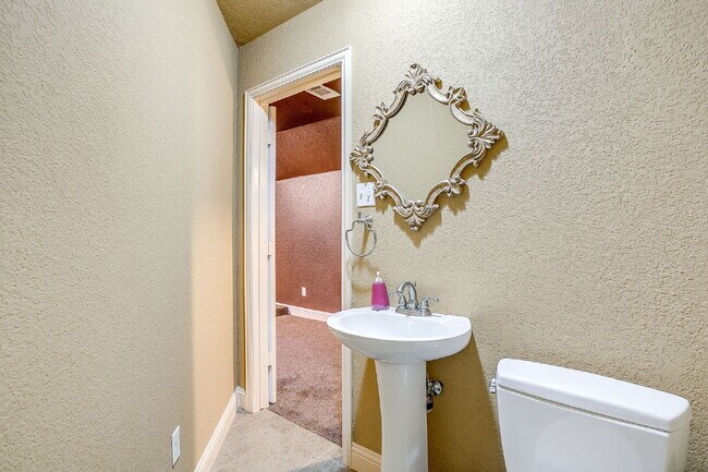 Building Photo - Well Maintained Home in SW Fort Worth!