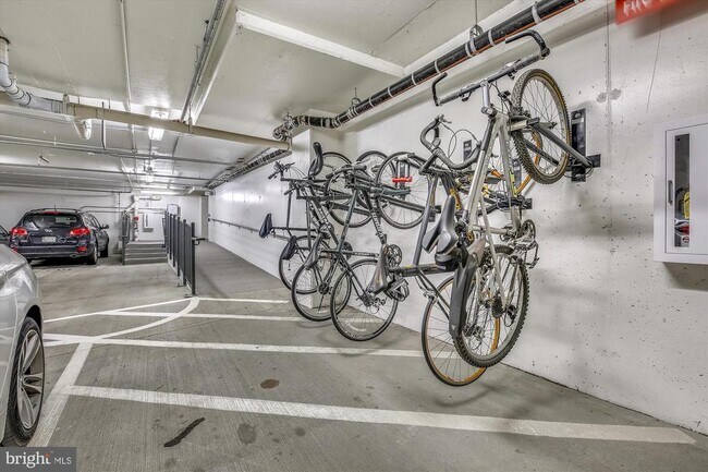 Building Photo - 930 Rose Ave