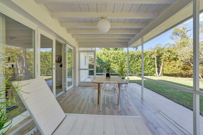 Building Photo - 1299 SW 9th St