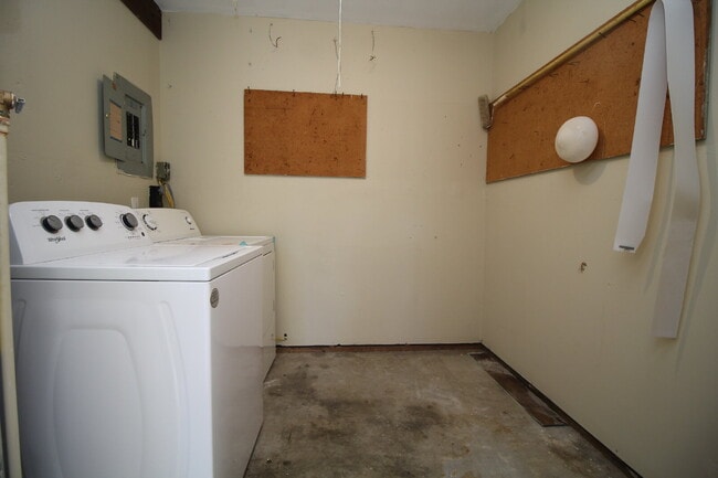 Building Photo - Great 4BR/2BA Home Near PSC Westside & NAS...