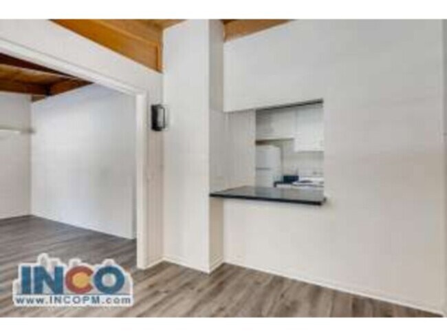 Building Photo - 6075 S Sterne Pkwy