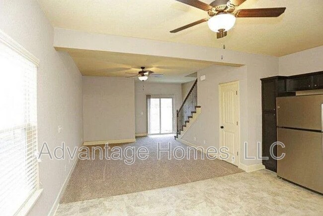 Building Photo - 2176 SW Timbertrace Ln