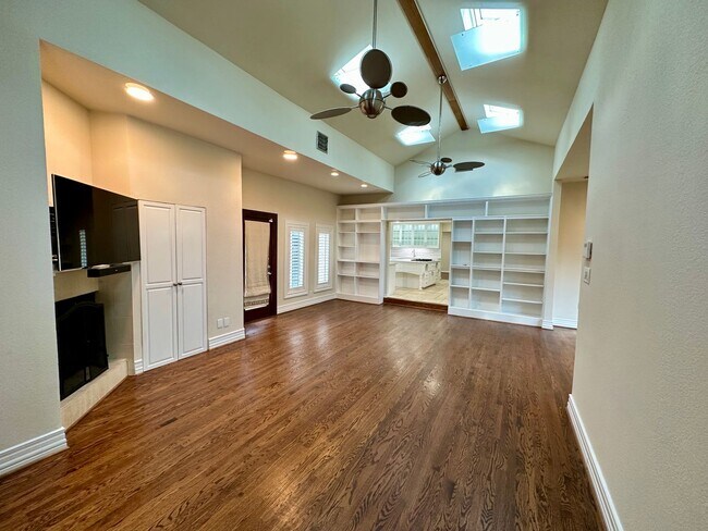 Building Photo - Wonderful newly updated home for rent in t...