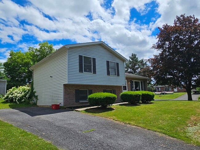 Building Photo - 100 Kuhns Ln