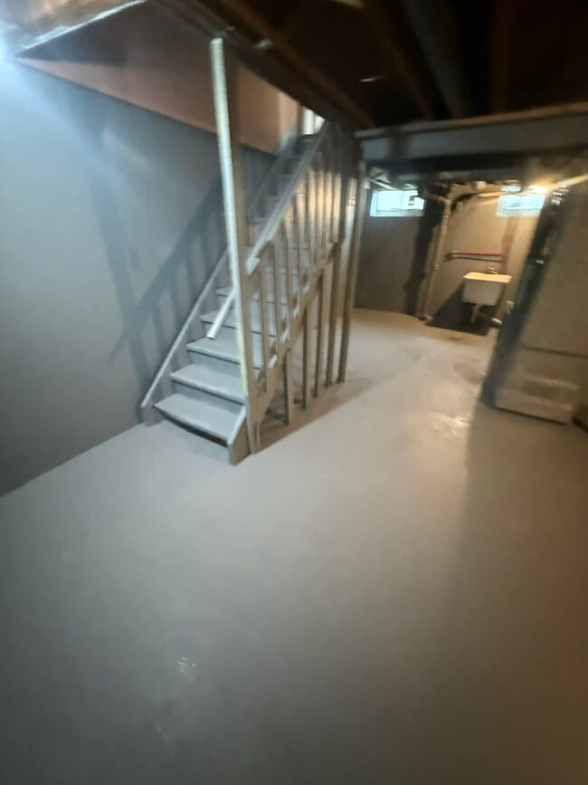Building Photo - 105 S Christine Cir