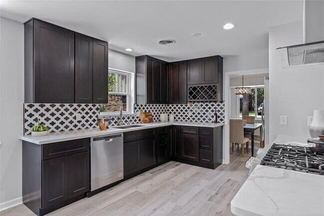 Building Photo - 1747 Maux Dr