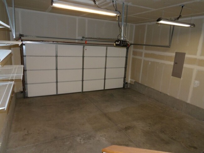 Building Photo - Don't Miss This One!