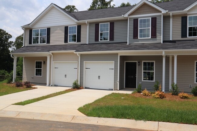 Building Photo - Two bedroom, 2.5 bath townhome in Ridge Creek, Whitsett