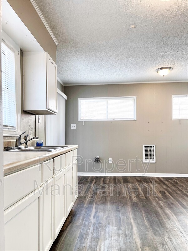 Building Photo - 1639 Shadowlawn Blvd
