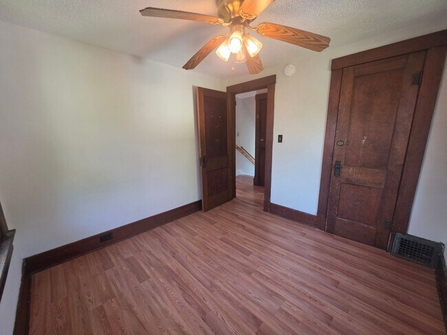 Building Photo - Kent 3 bedroom 1 bath Single Family Home